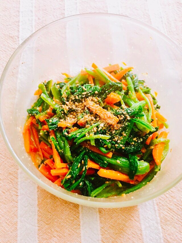 作り置きに*小松菜とにんじんの胡麻和え