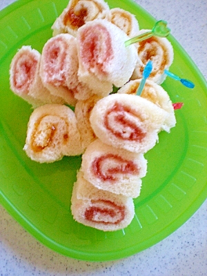 くるくる ジャムサンド レシピ 作り方 By ぺるく ろ 楽天レシピ