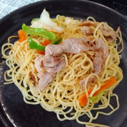 生中華麺で！ごま油香るキャベツと韮との塩焼きそば