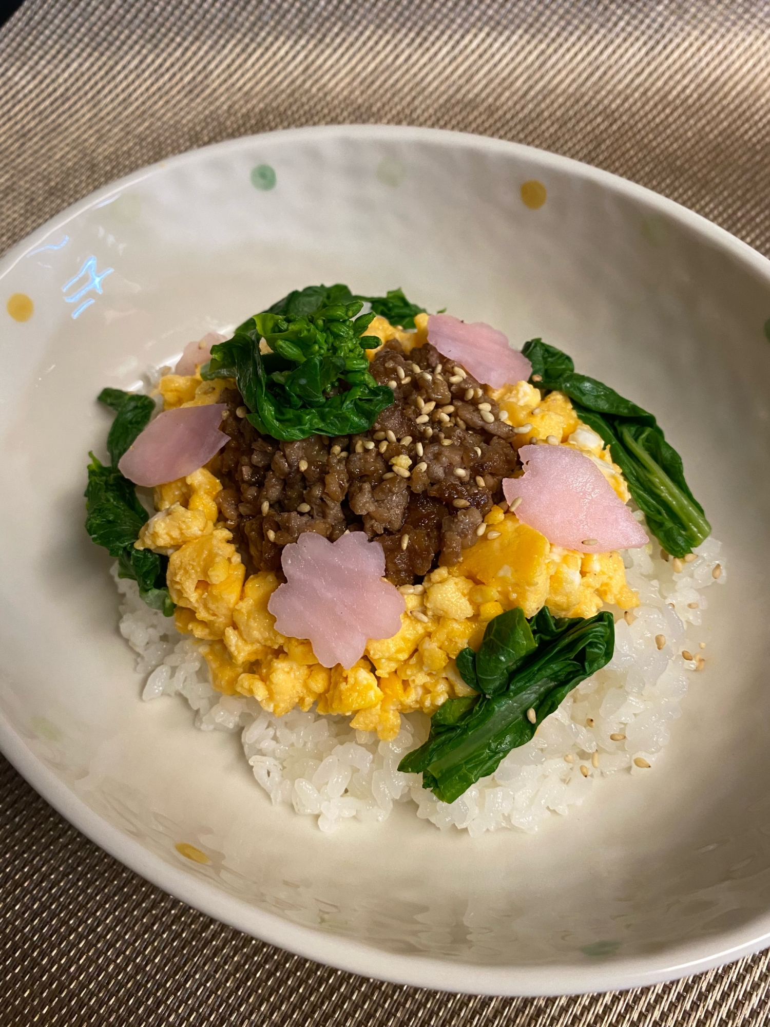 ふんわり卵で❣️肉好きさんの春のちらし寿司