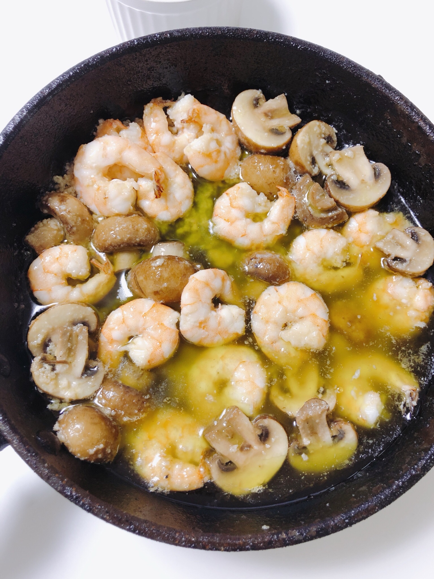 簡単☆エビとマッシュルームのアヒージョ