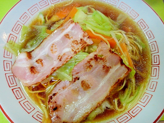 キャベツとベーコンの醤油ラーメン