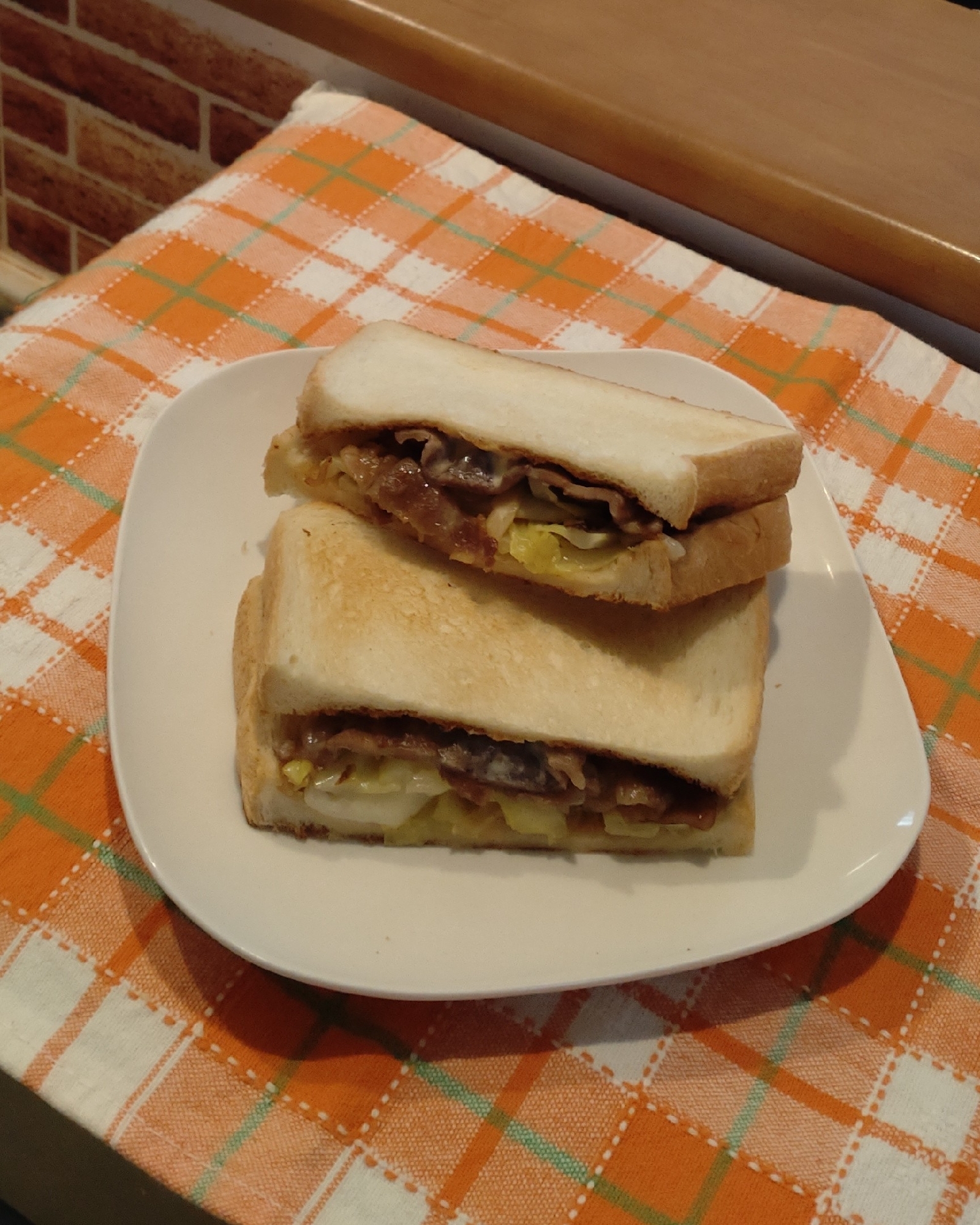 豚肉とキャベツのサンドイッチ
