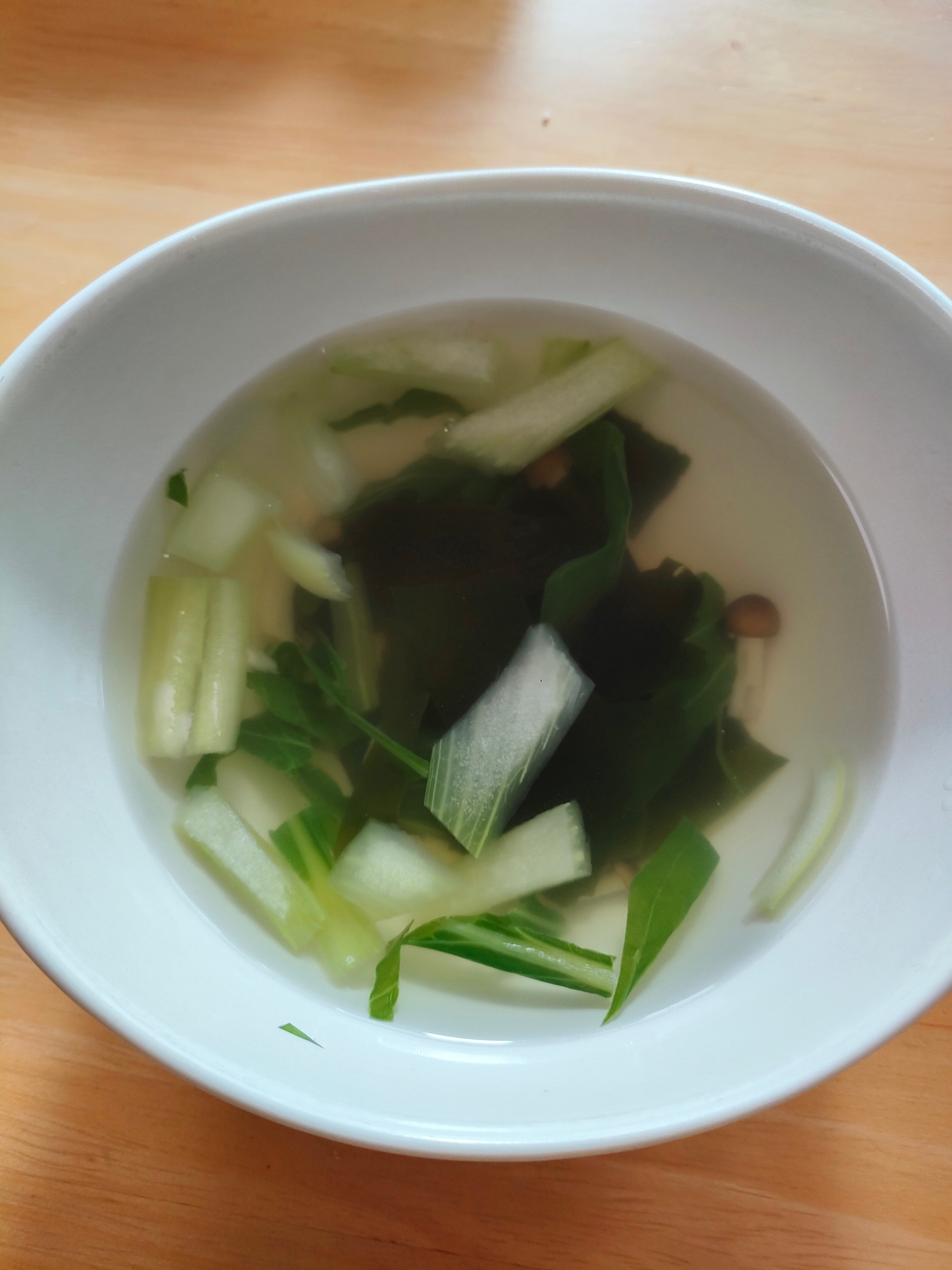 【簡単でヘルシー】青梗菜とわかめのスープ