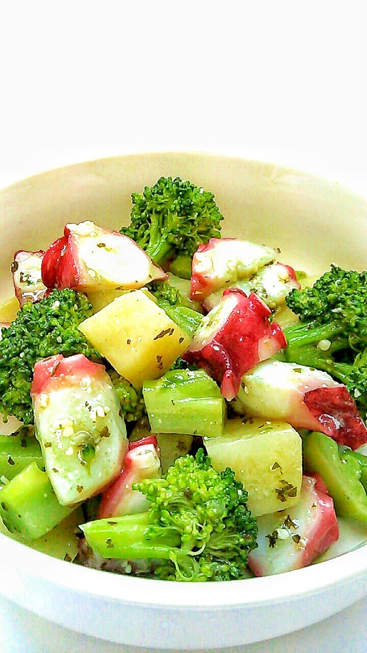 簡単!タコとブロッコリーとジャガイモのバジルソース