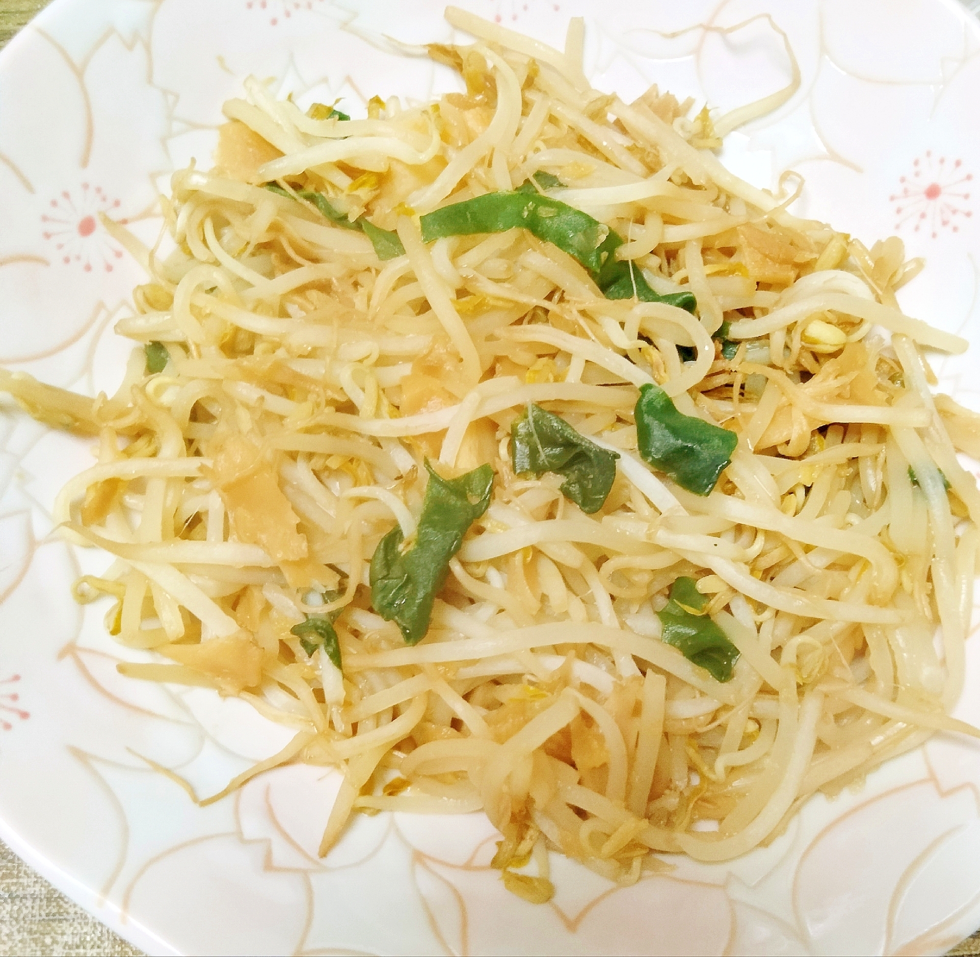 モヤシとヒラタケとオカワカメの生姜たっぷり麺つゆ煮