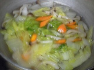 白菜と大根、ニンジンのあっさりスープ