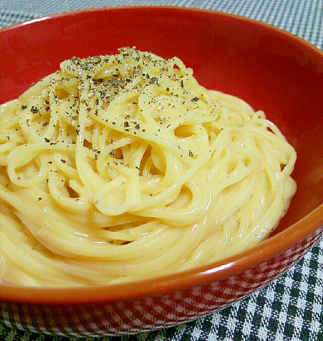スライスチーズと卵のシンプルパスタ