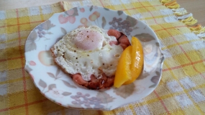 味付けは焼き始めてすぐ！目玉焼き