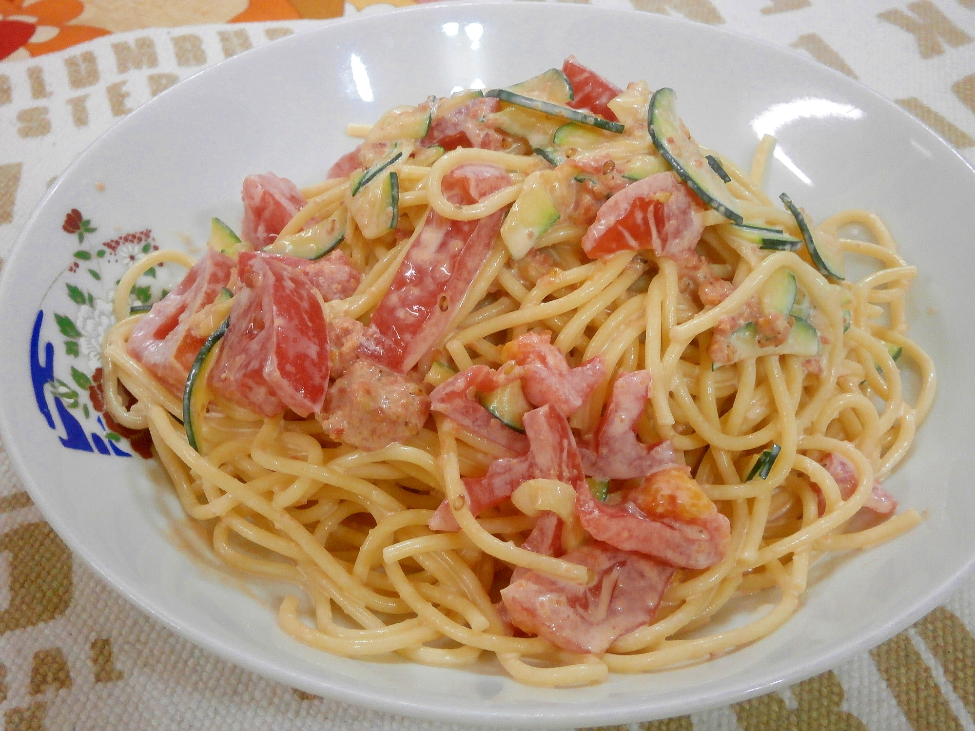 16. 彩り豊か。ズッキーニ・トマト・明太子の冷製パスタ