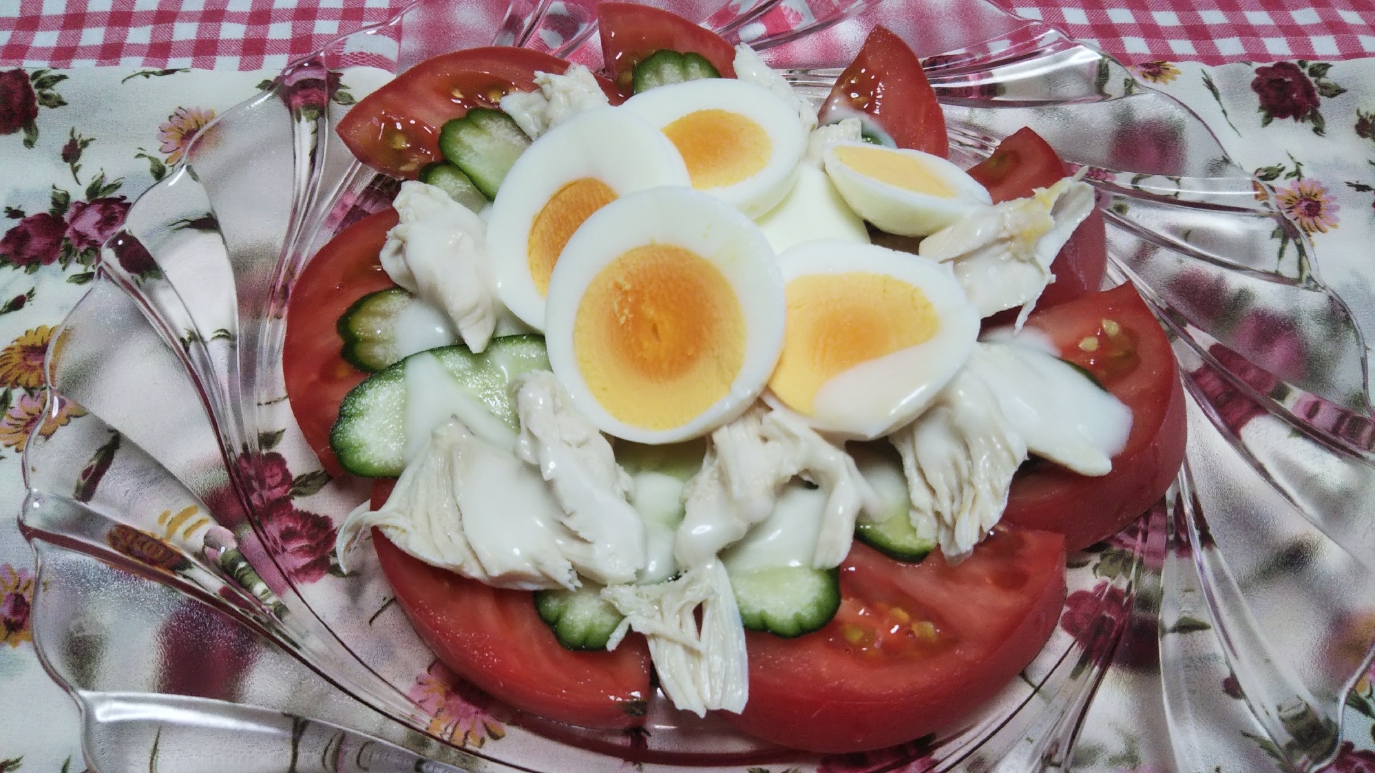 ササミと茹で卵ときゅうりとトマトのサラダ☆