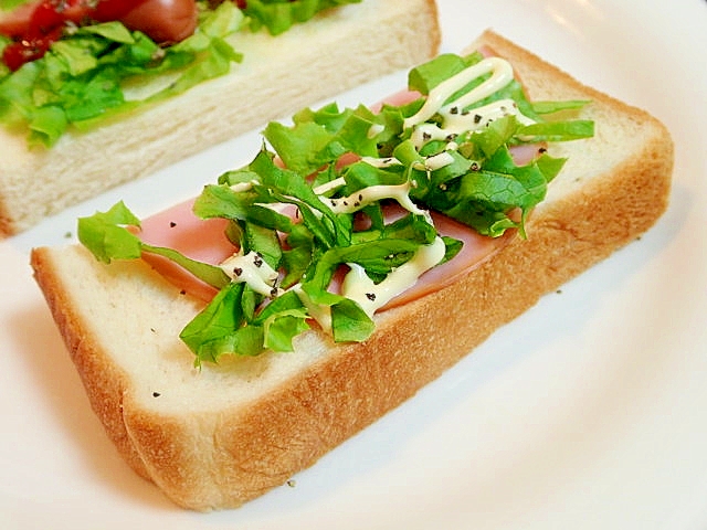 ペッパー/マヨで　ハムとグリーンレタスの食パン