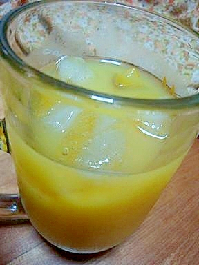 ラム酒入りオレンジ・レモンジュース