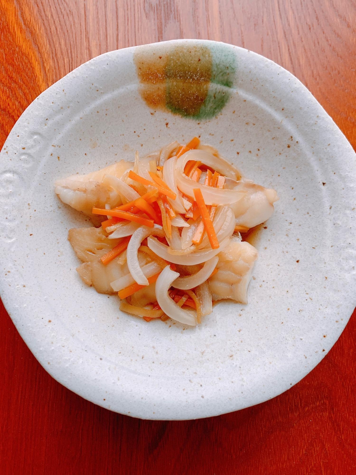 たらと新玉ねぎと人参の煮付け