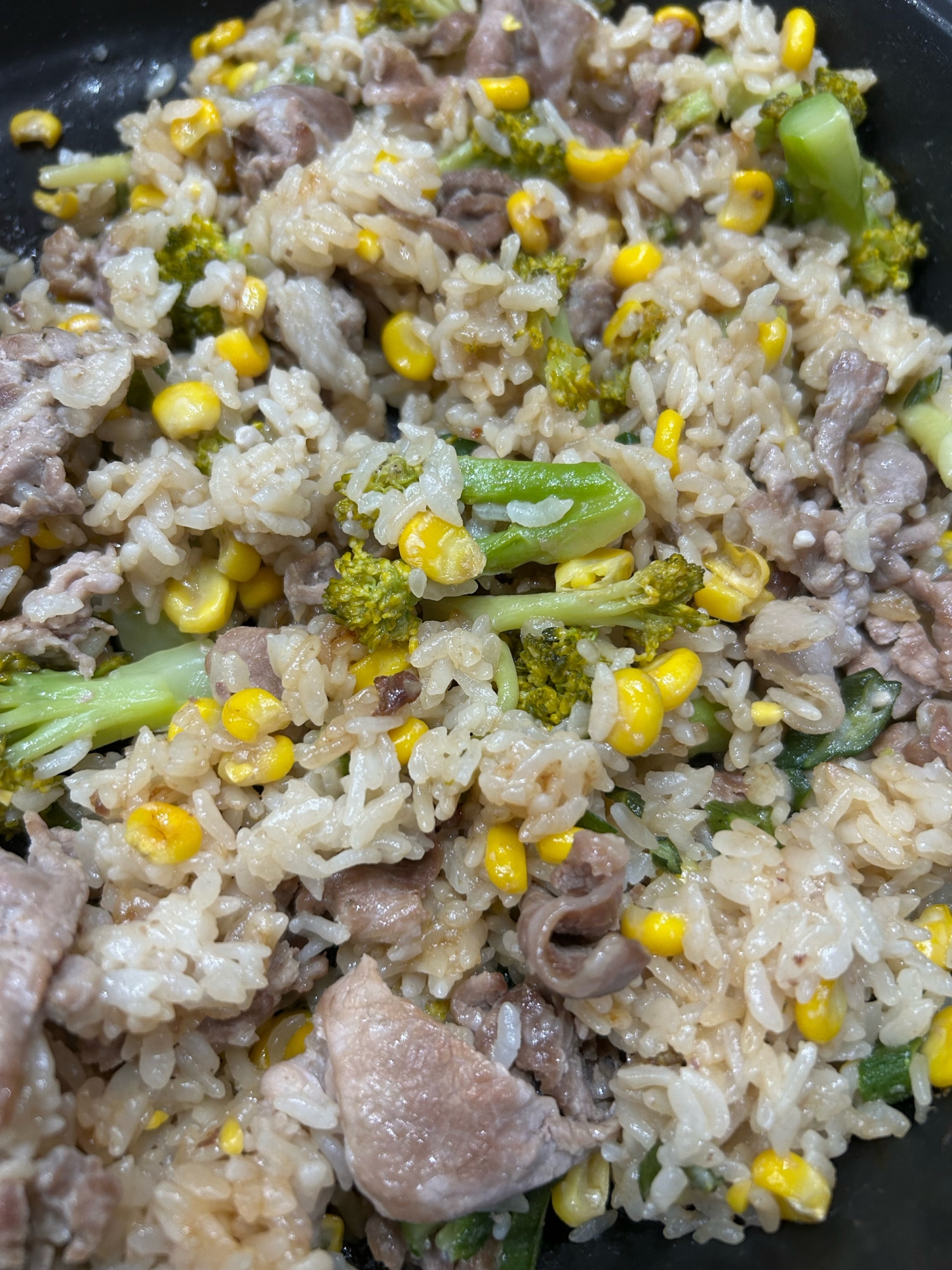 豚肉とブロッコリーとコーンの炒飯