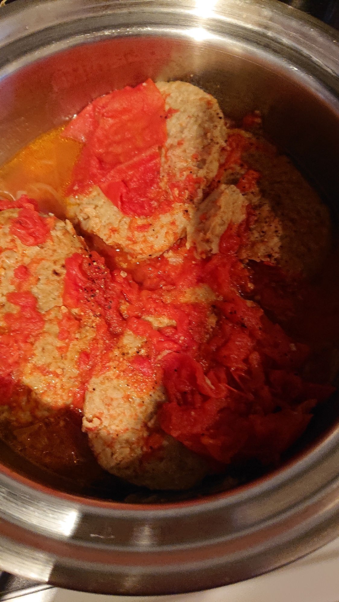 《ソース手作り》《鍋一つ》トマトの煮込みハンバーグ