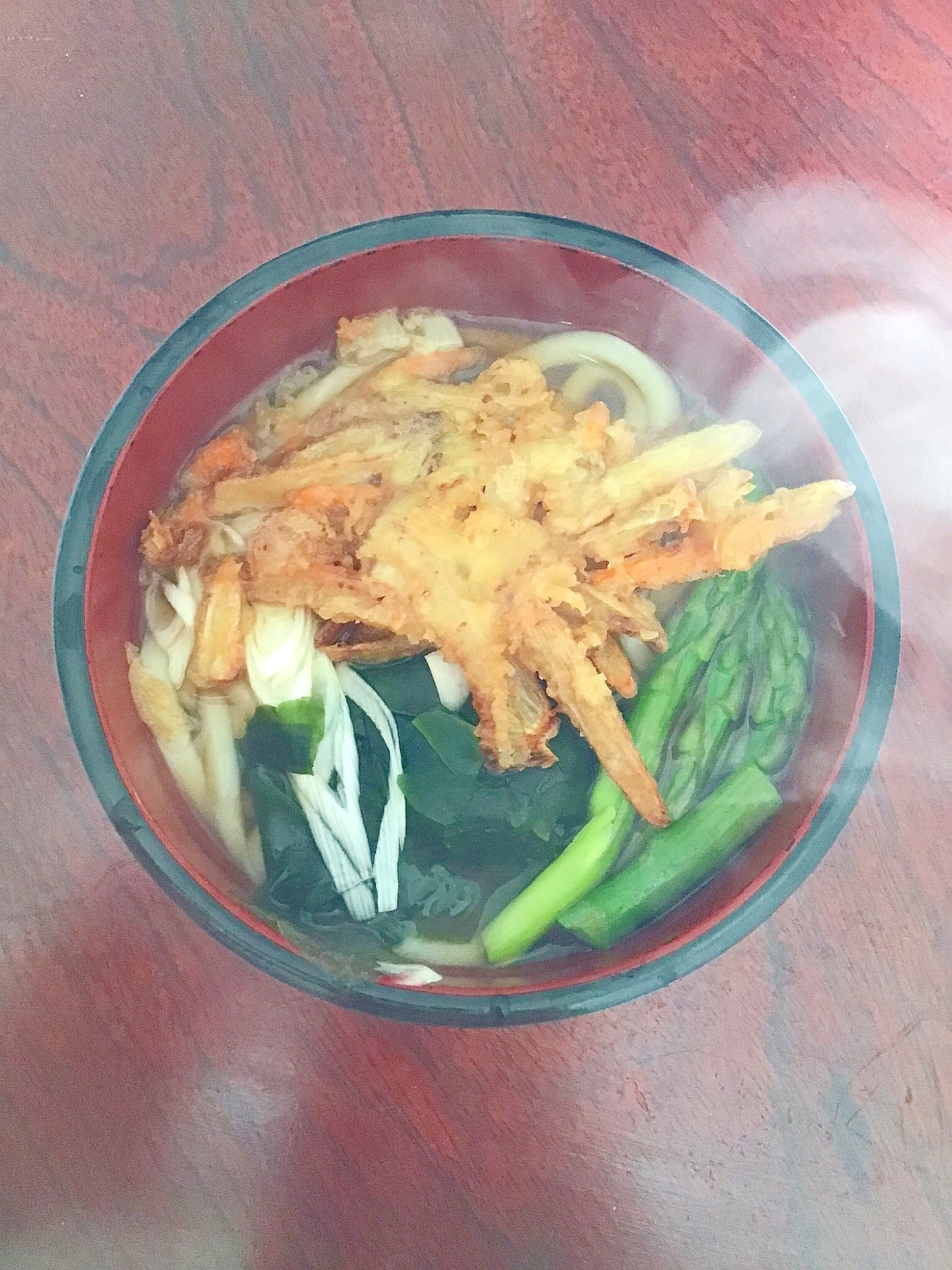 アスパラとわかめとかき揚げ天ぷらうどん