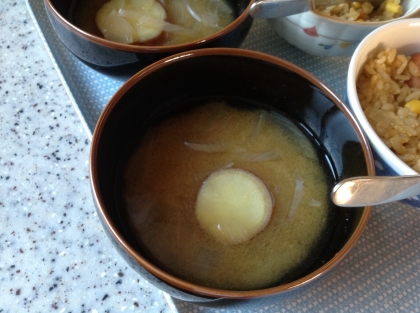 玉葱と薩摩芋の味噌汁