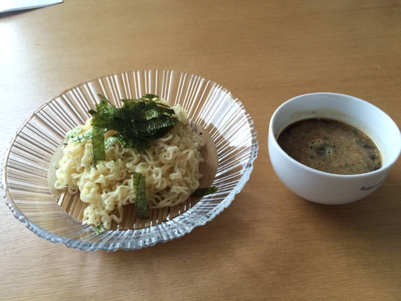 暑い日に インスタントラーメンでつけ麺