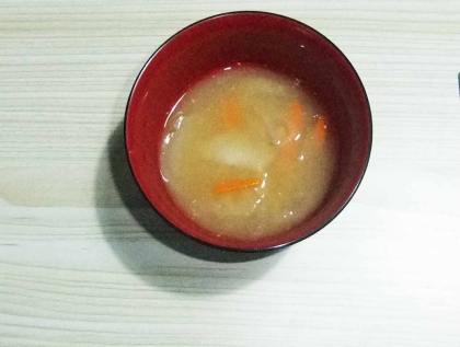 ジャガイモのお味噌汁
秋らしいですね♫
にんじんも入れました♡
ごちそうさまでした♡
=^_^=