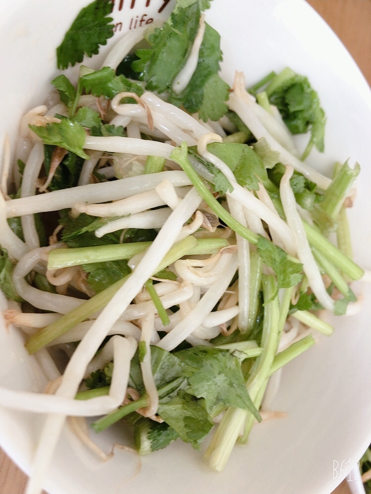 もやしとパクチーのエスニックサラダ レシピ 作り方 By ちゃんこは 楽天レシピ もやしとパクチーのエスニックサラダ レシピ 作り方 By ちゃんこは 楽天レシピ