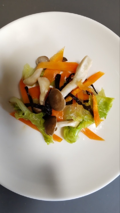 レタス切り昆布しめじ人参の蒸し焼き