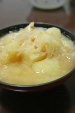 我が家の定番・じゃがいもとたまねぎの味噌汁