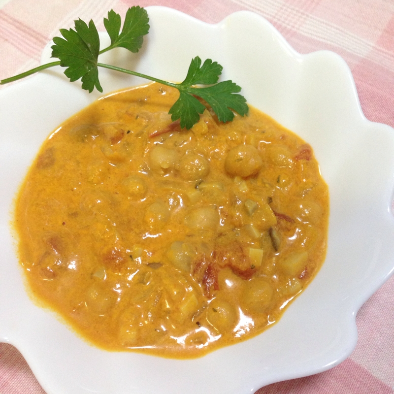 ひよこ豆のトマト缶カレーココナッツミルク煮込み♪