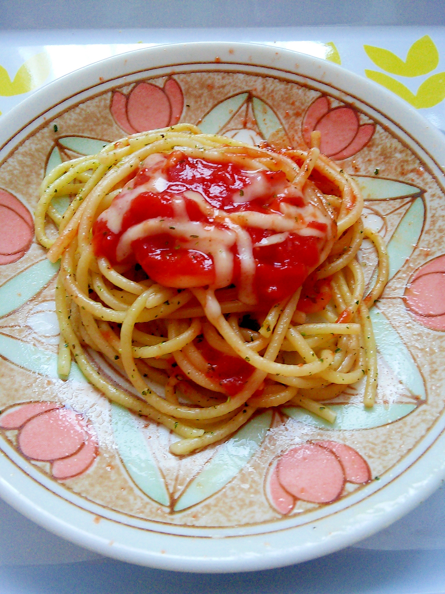 ジェノベーゼパスタアレンジ♪トマトチーズパセリ風味