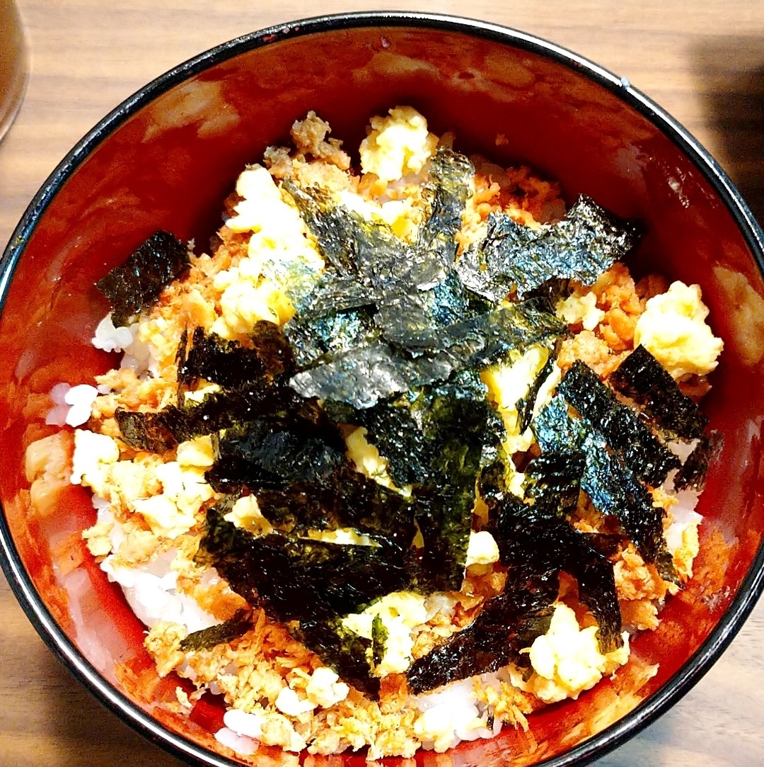 簡単！お昼に鮭卵丼♪