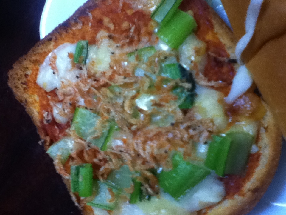 小松菜とアミ海老のピザトースト