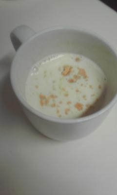 初めてミルクパンできな粉ミルク作りました～。カップに注ぎ　さらにきな粉をプラス♪美味しかったです♪