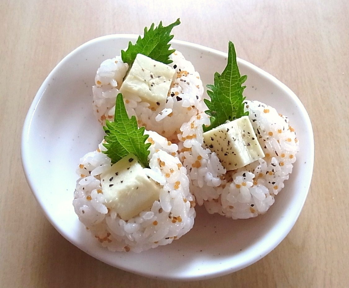 北海道 とびっことチーズのプチおにぎり レシピ 作り方 By Peru7 楽天レシピ 北海道 とびっことチーズのプチおにぎり レシピ 作り方 By Peru7 楽天レシピ