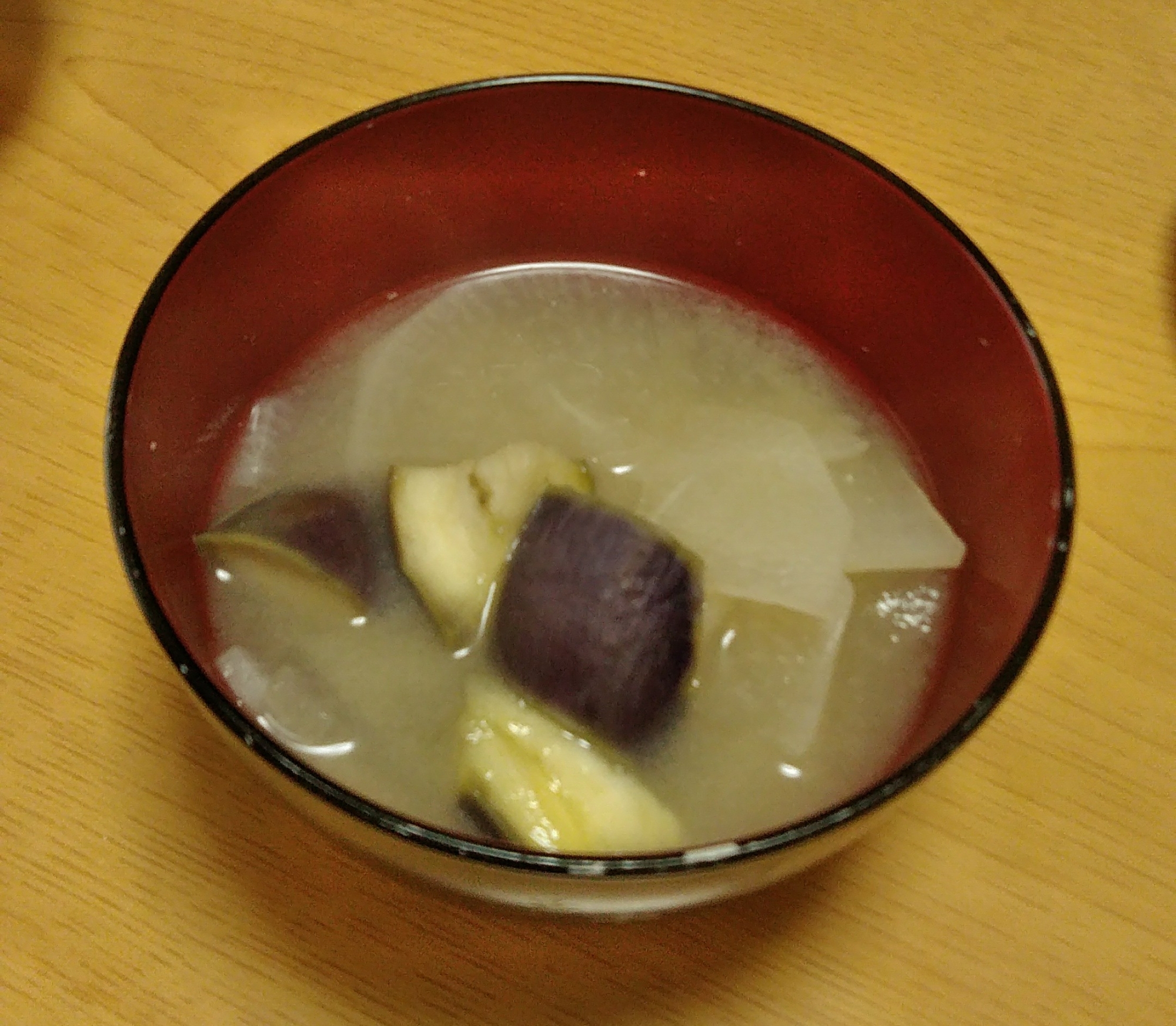 茄子と大根の味噌汁