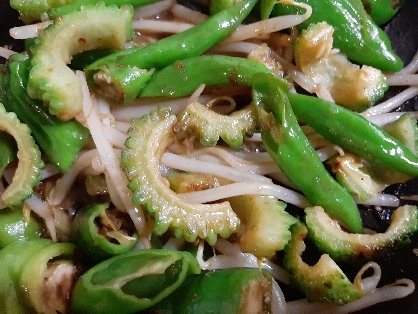 青色野菜とモヤシのカレー炒め