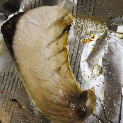 フライパンで作るブリかま塩焼き