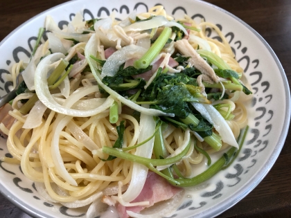 しめじがなくエノキ、コンソメ顆粒がなく固形で作りましたが、美味しくできました！ご馳走様でした！