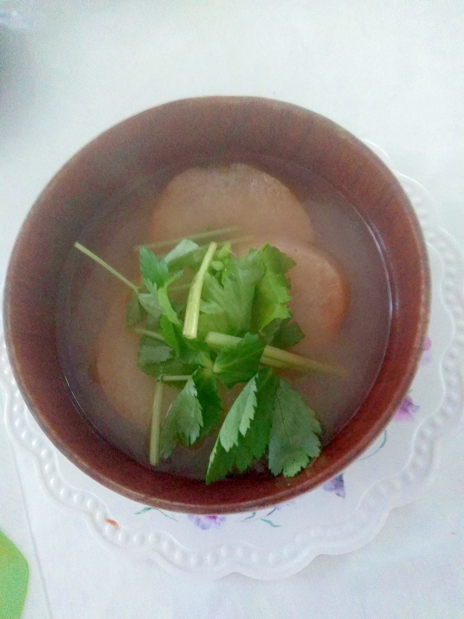 香りたたずむ三つ葉のお味噌汁