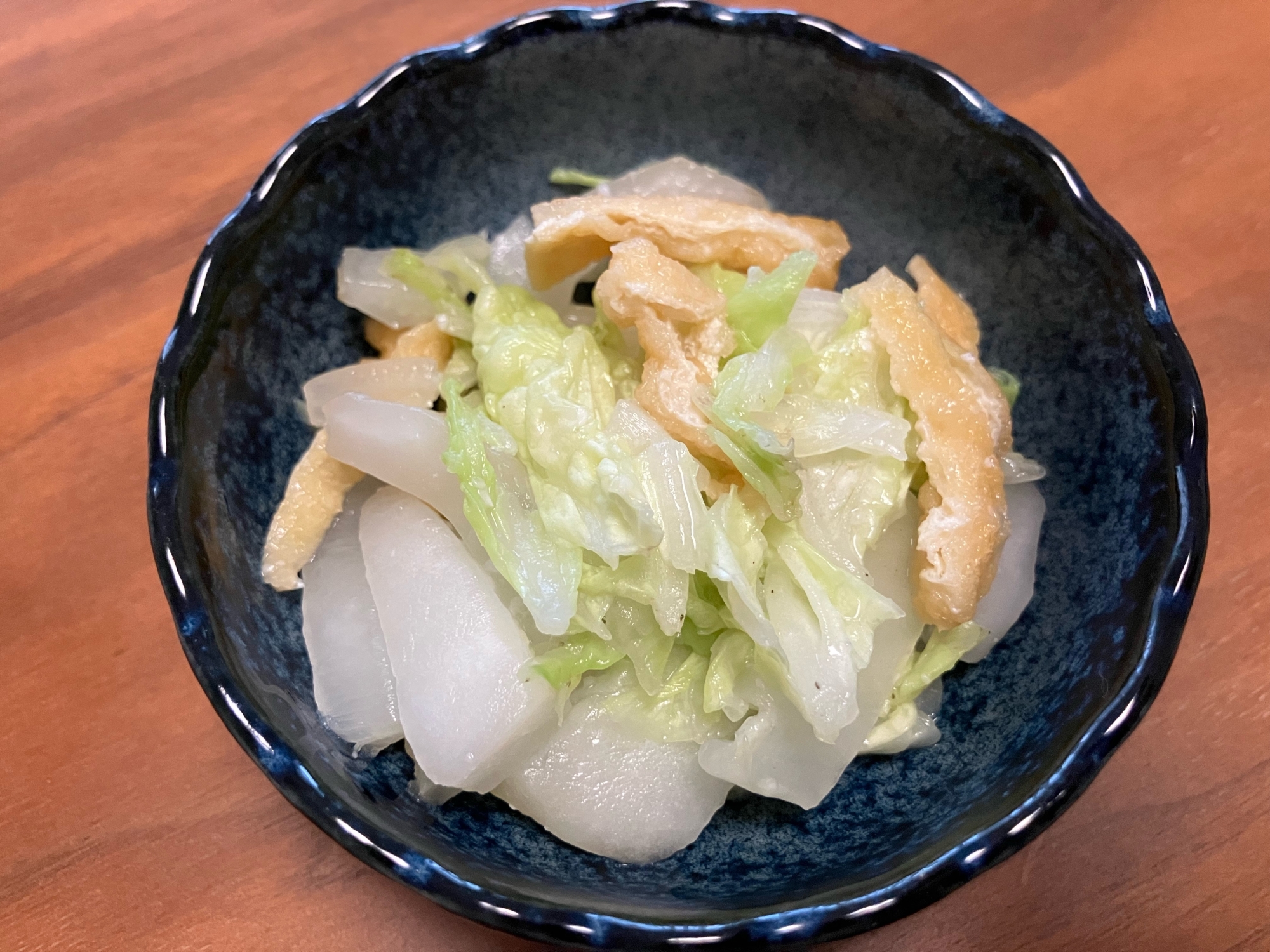 白菜と油揚げの塩麹炒め