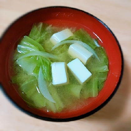 豆腐と野菜のお味噌汁