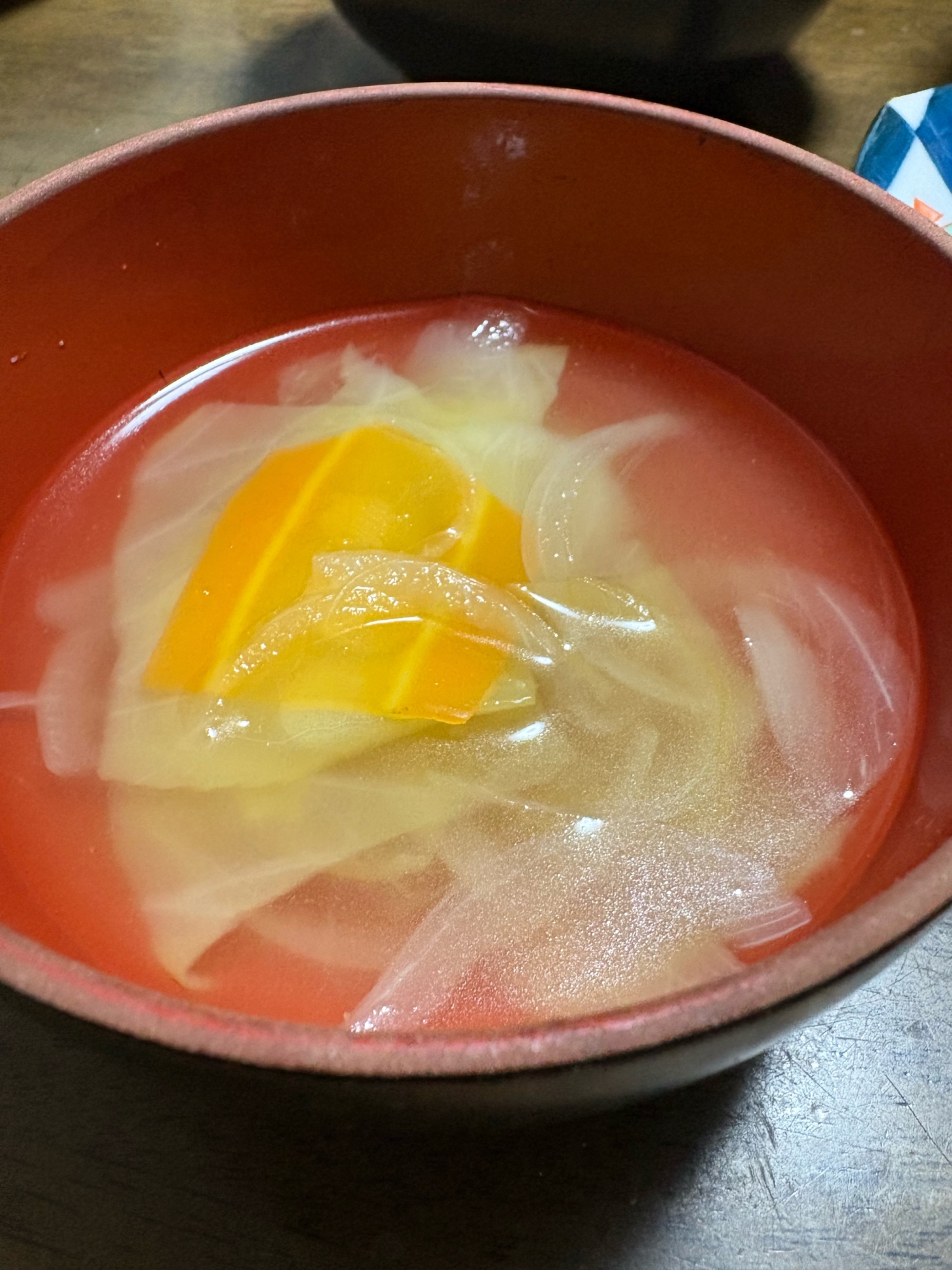 野菜たっぷりコンソメスープ