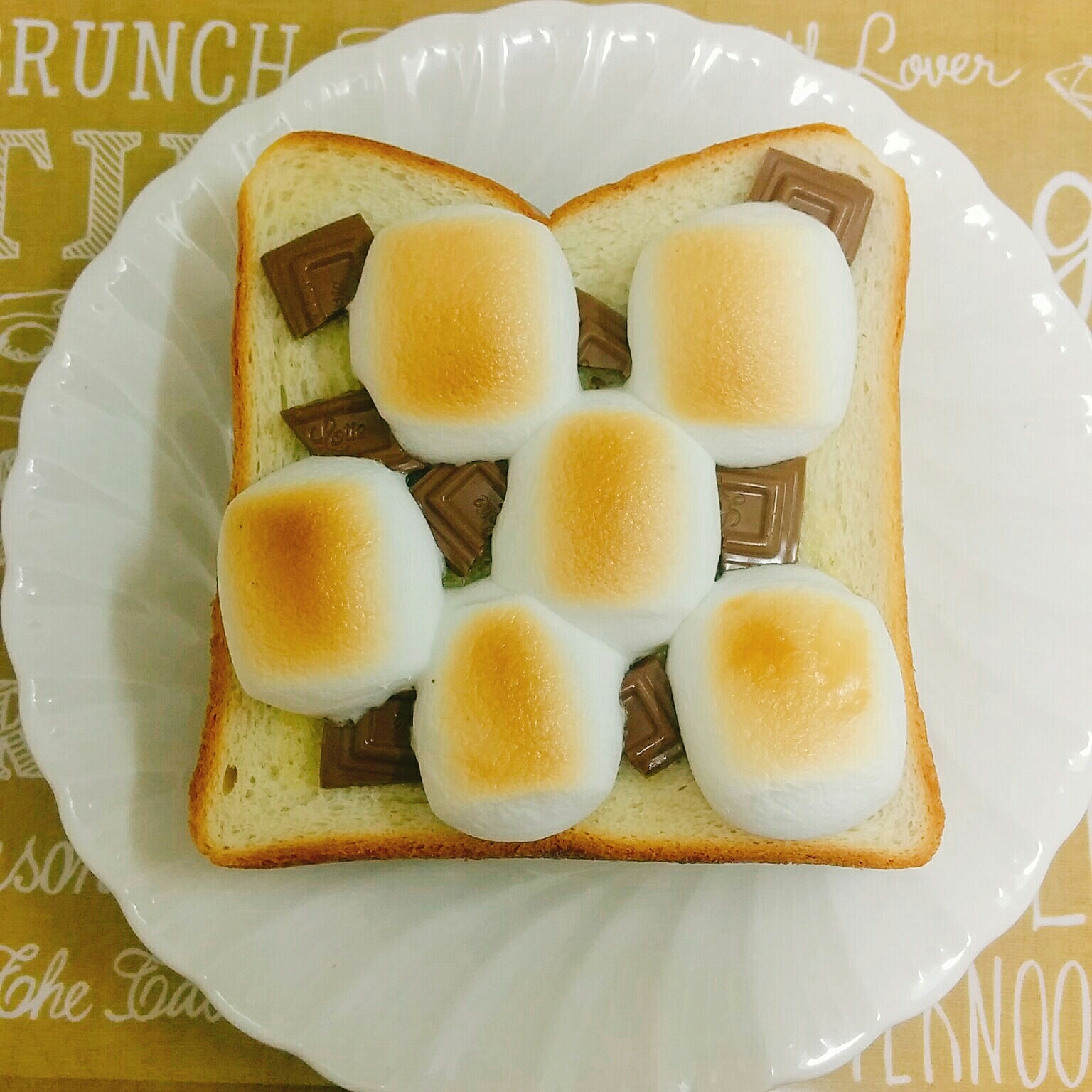 簡単♡チョコ＆マシュマロのトースト