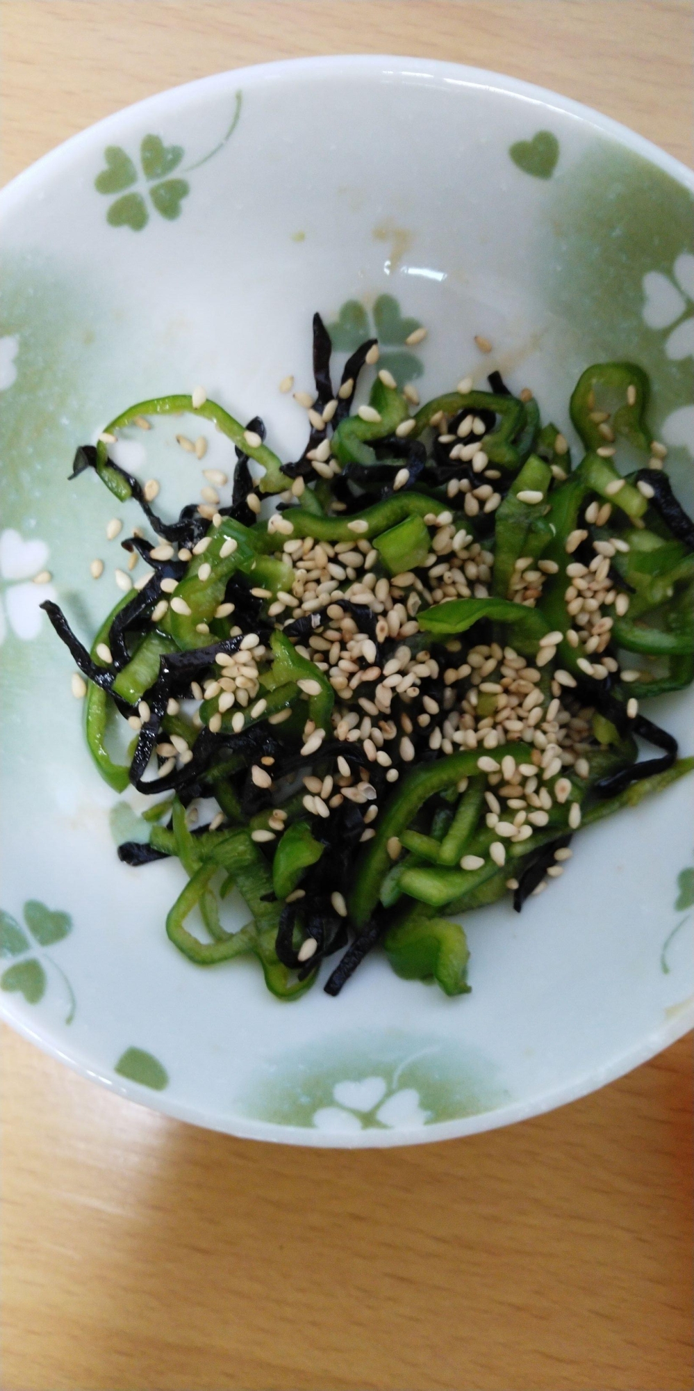 もう一品！に。ピーマンの塩昆布和え