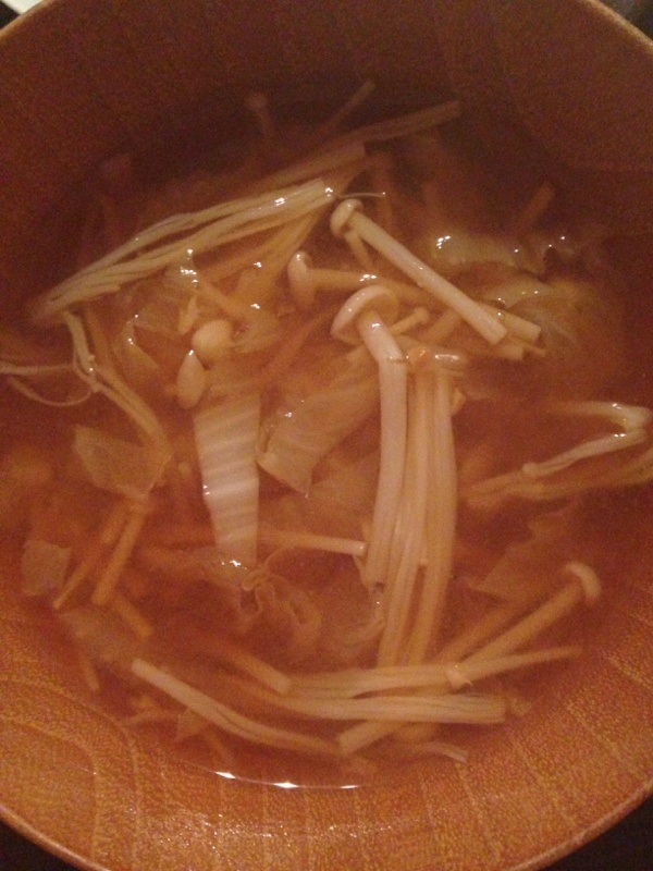白菜とえのき茸の味噌汁
