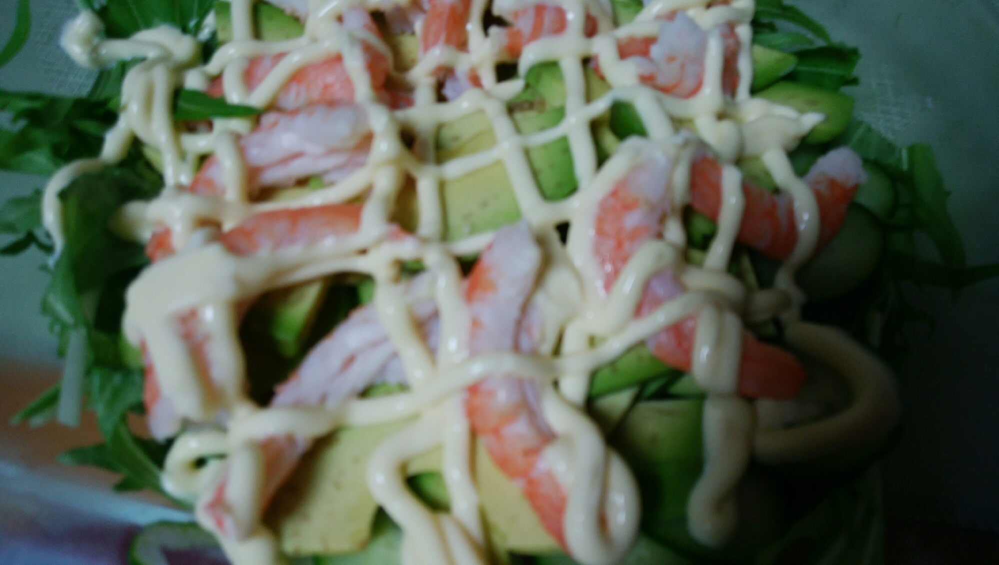 水菜とアボカド、海鮮サラダ