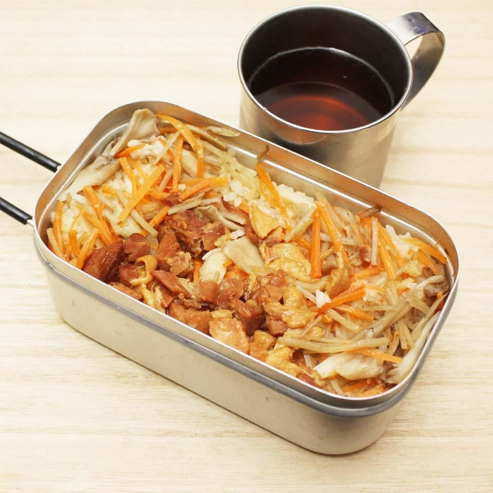 アウトドアにピッタリ！「焼き鳥缶の炊き込みご飯」