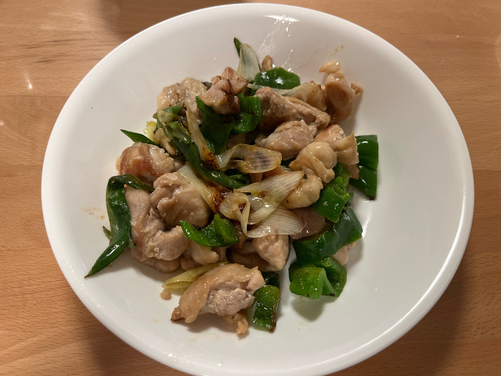 鶏もも肉とネギとピーマンの野菜炒め
