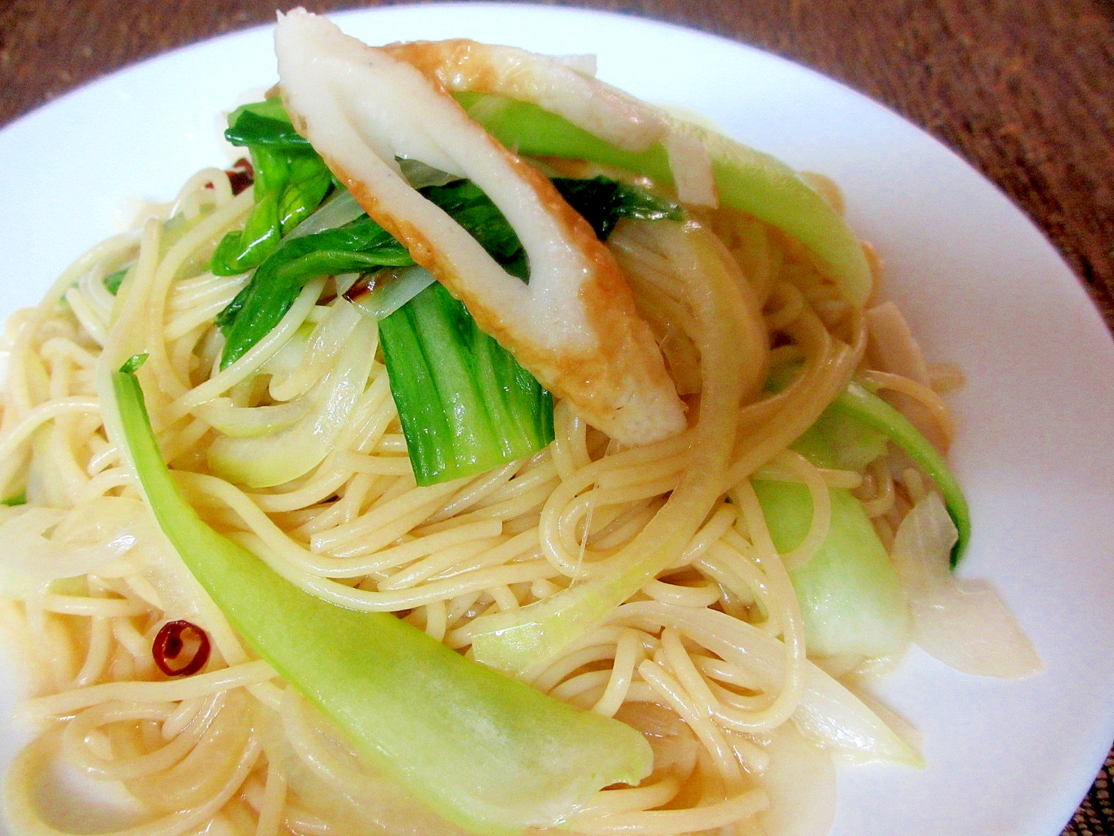 青梗菜とチクワのナンプラーパスタ