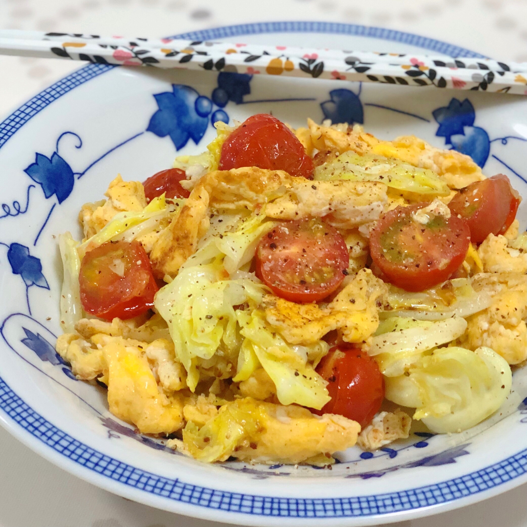 春キャベツと卵のコンソメ炒め♩トマト入り♡