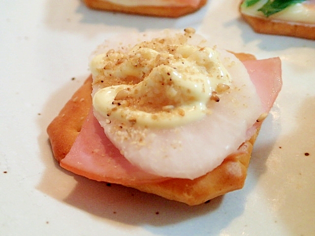 ハムと沢庵と生姜の焼きクラッカー